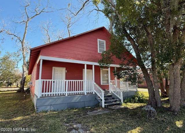 Property at 226 S Thompson St, Starke, FL 32091, 5 beds, 2.5 baths