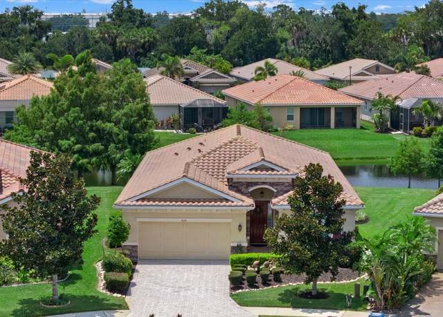 Property at 8214 Las Lilias Ct, Sarasota, FL 34243, 3 beds, 2.5 baths