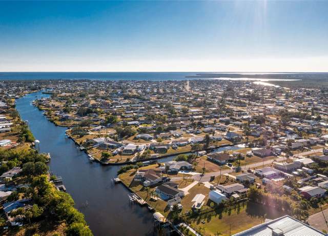 Property at 125 Arlington Ct NE, Port Charlotte, FL 33952