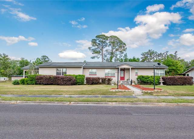 Property at 405 S Lake Ave, Lake Butler, FL 32054, 3 beds, 2 baths
