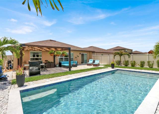 Property at 7114 Fern Garden Ct, Sun City Center, FL 33573, 4 beds, 2 baths
