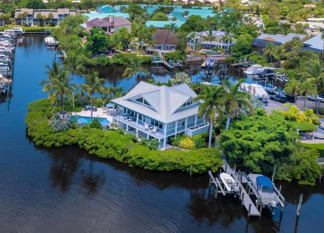 Property at 5727 Riegels Point Rd, Sarasota, FL 34242, 3 beds, 2.5 baths