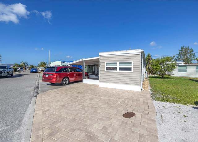 Property at 1905 Minnesota Ave, Bradenton, FL 34207, 2 beds, 2 baths