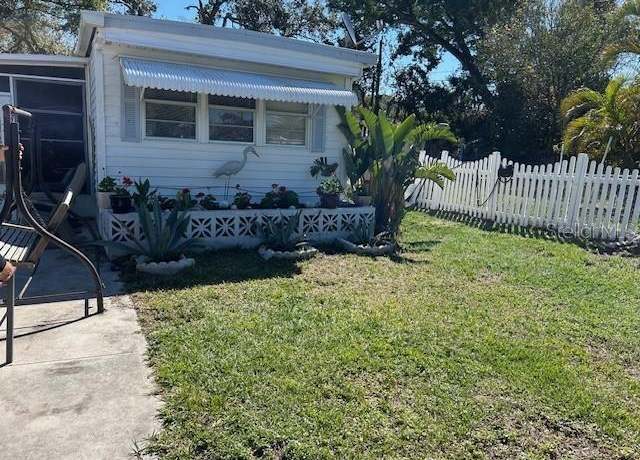 Property at 104 Pearl Ave N, Nokomis, FL 34275, 2 beds, 1 bath