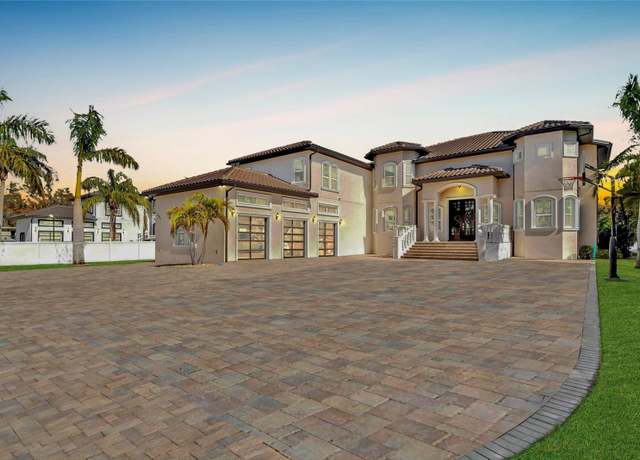 Property at 9401 93rd St, Seminole, FL 33777, 4 beds, 4 baths