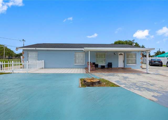 Property at 4127 W Comanche Ave, Tampa, FL 33614, 4 beds, 4 baths