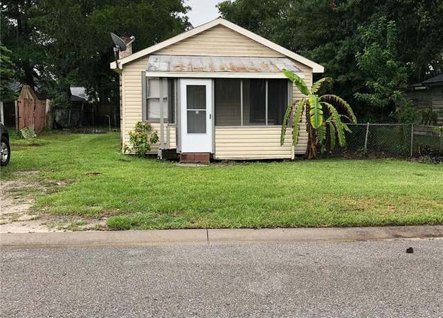 Property at 124 1st St, Winter Haven, FL 33880, 2 beds, 1 bath