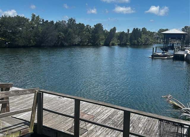 Property at 11 SE Kings Bay Dr, Crystal River, FL 34429, 3 beds, 2 baths