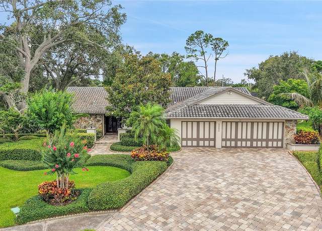 Property at 3207 Hilltop Ln, Largo, FL 33770, 4 beds, 3 baths