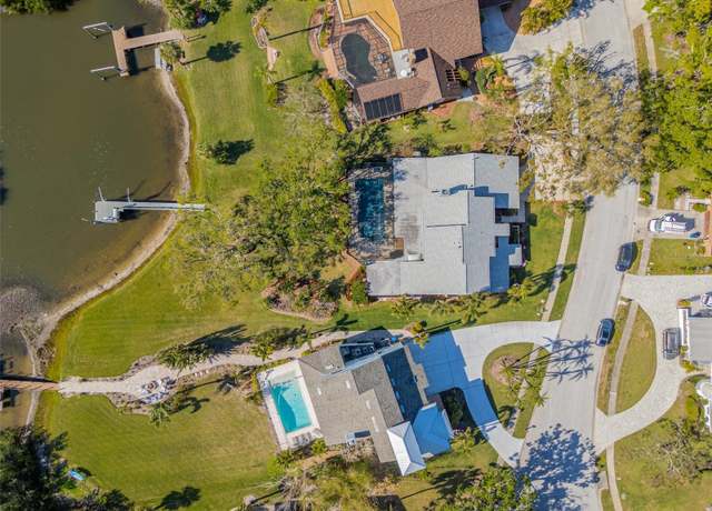 Property at 9011 Baywood Park Dr, Seminole, FL 33777, 4 beds, 3 baths