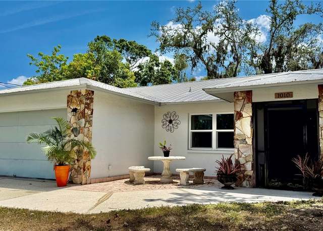 Property at 1010 Gun Club Rd, Sarasota, FL 34232, 3 beds, 2 baths