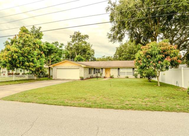 Property at 111 Beverly Dr, Winter Haven, FL 33884, 4 beds, 2 baths