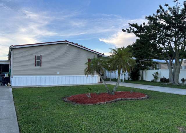 Property at 2254 SE 27th St, Okeechobee, FL 34974, 4 beds, 2 baths