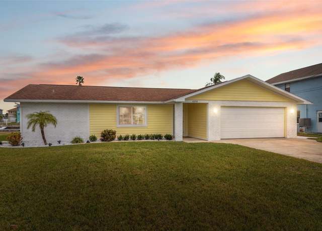 Property at 4270 Paradise Cir, Hernando Beach, FL 34607, 2 beds, 2 baths