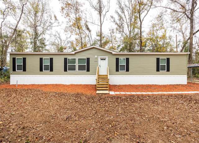Property at 5131 NW 86th St, Chiefland, FL 32626, 4 beds, 2 baths