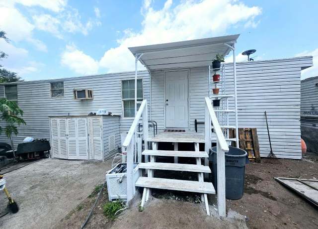 Property at 615 N Olivo St, Clewiston, FL 33440, 3 beds, 1 bath