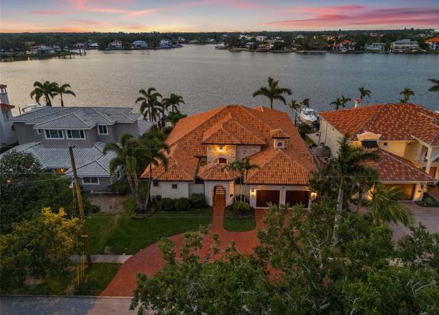 Property at 301 Bayview Dr NE, St Petersburg, FL 33704, 4 beds, 5 baths