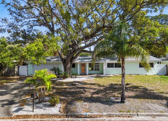 Property at 1817 Santa Barbara Dr, Dunedin, FL 34698, 3 beds, 1.5 baths