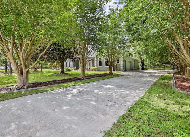 Property at 11510 Lakeview Dr, New Port Richey, FL 34654, 4 beds, 4 baths