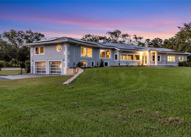 Property at 3425 W Forest Lake Cir, Sarasota, FL 34232, 6 beds, 4 baths