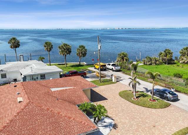 Property at 6917 22nd St W, Bradenton, FL 34207, 3 beds, 3 baths