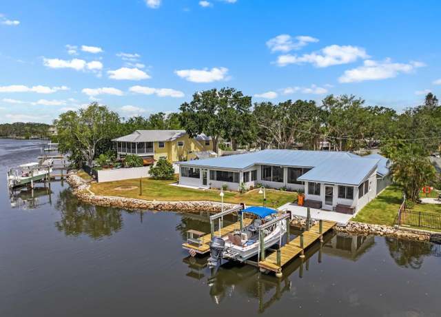 Property at 100 18th St NW, Ruskin, FL 33570, 3 beds, 3 baths