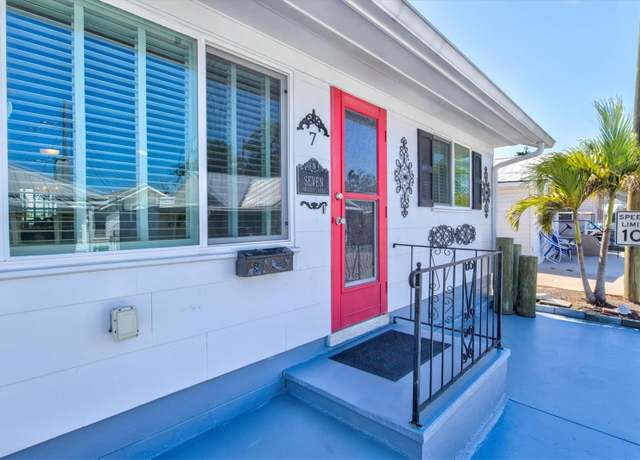 Property at 7 Braden Castle Dr, Bradenton, FL 34208, 2 beds, 1 bath