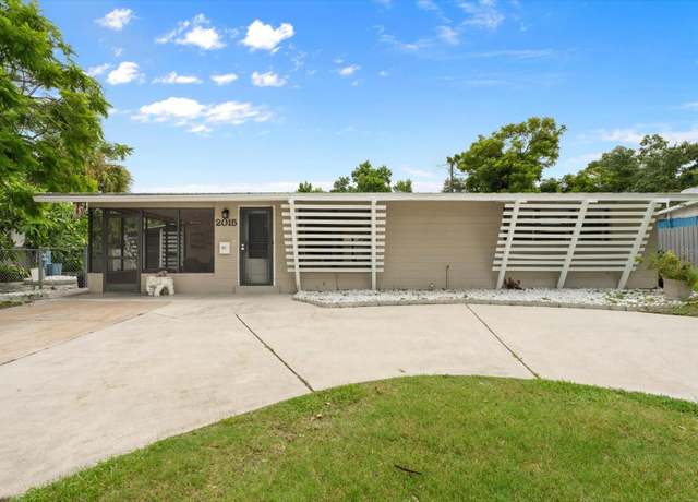 Property at 2015 Bayshore Gardens Pkwy, Bradenton, FL 34207, 2 beds, 1 bath