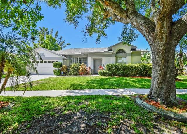 Property at 915 Brittany Park Blvd, Tarpon Springs, FL 34689, 4 beds, 2 baths