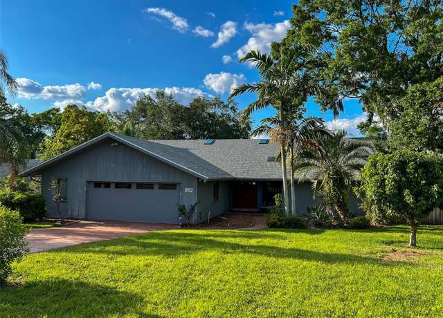 Property at 952 N Heron Cir, Winter Haven, FL 33884, 4 beds, 3 baths