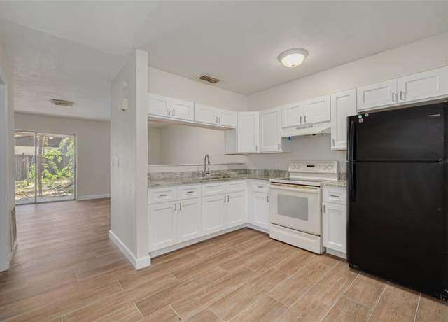 Property at 7116/7120 Oakwood Dr, New Port Richey, FL 34652, 4 beds, 2 baths