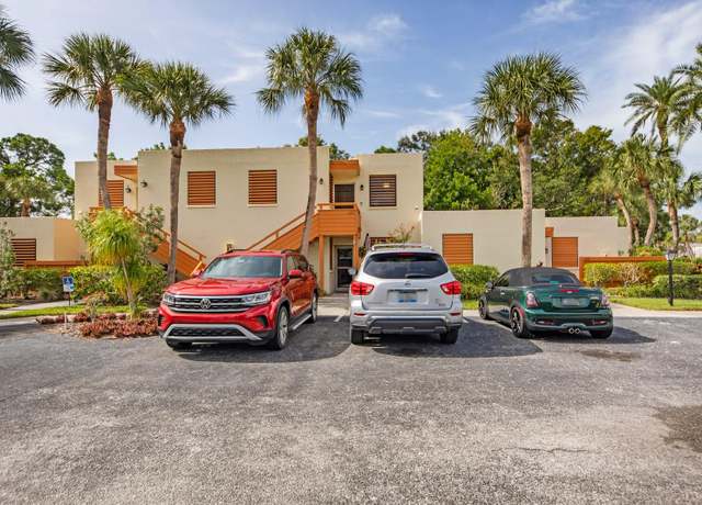 Property at 220 Pineneedle Dr #220, Bradenton, FL 34210, 2 beds, 2 baths