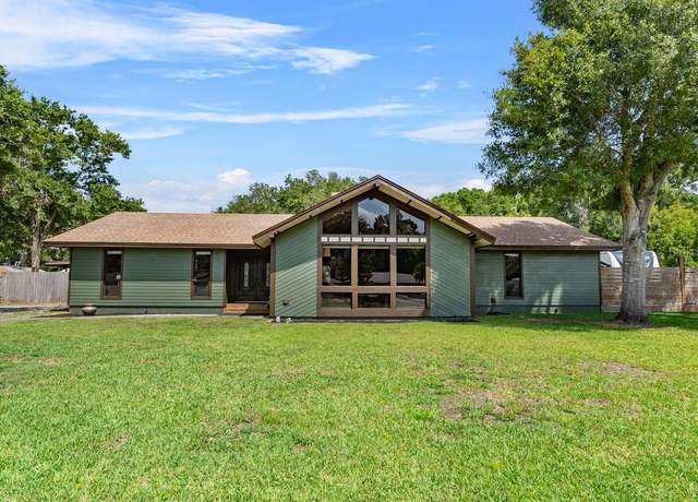 Property at 3805 Gaines Dr, Winter Haven, FL 33884, 4 beds, 3 baths