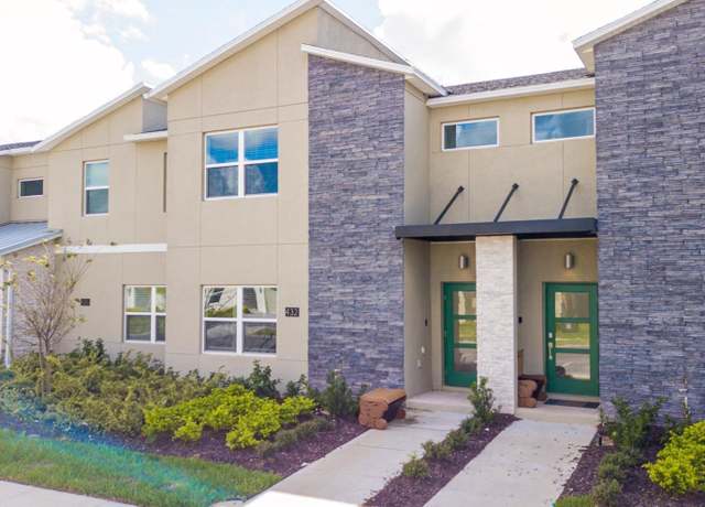 Property at 432 Ocean Course Ave, Davenport, FL 33896, 4 beds, 3 baths