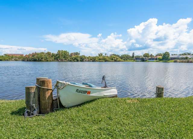 Property at 723 Merlins Ct, Tarpon Springs, FL 34689, 2 beds, 2 baths