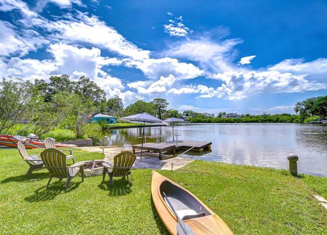 Property at 7041 Morningstar Ln, New Port Richey, FL 34652, 3 beds, 2 baths