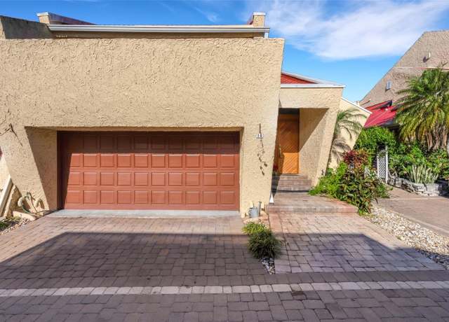 Property at 14 Casarena Ct, Winter Haven, FL 33881, 2 beds, 2.5 baths