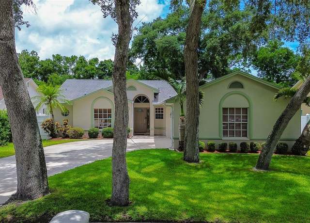 Property at 2512 Southern Oak Cir, Clearwater, FL 33764, 4 beds, 2 baths