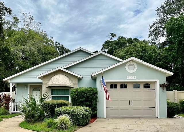 Property at 2021 Donnelly Pl, Mount Dora, FL 32757, 2 beds, 2 baths