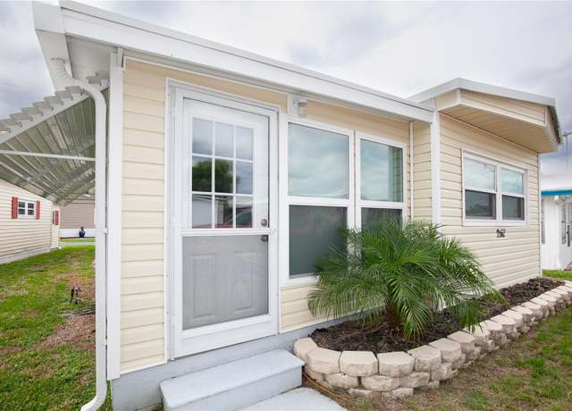 Property at 662 Sinclair Cir, Tavares, FL 32778, 2 beds, 1.5 baths