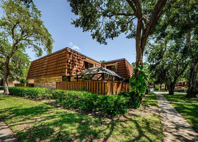 Property at 2706 11th Ct, Palm Harbor, FL 34684, 2 beds, 2.5 baths