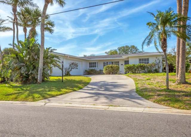 Property at 1220 Lakeside Dr, Venice, FL 34293, 3 beds, 2.5 baths