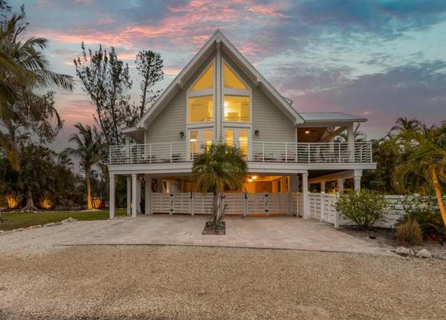 Property at 315 Hammock Cir, Anna Maria, FL 34216, 3 beds, 3.5 baths