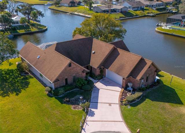 Property at 10 Castle Ct, Palm Coast, FL 32137, 4 beds, 4 baths