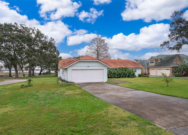 Property at 808 N Shore Dr, Leesburg, FL 34748, 4 beds, 3 baths