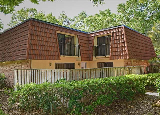 Property at 2725 14th Ct, Palm Harbor, FL 34684, 2 beds, 2.5 baths