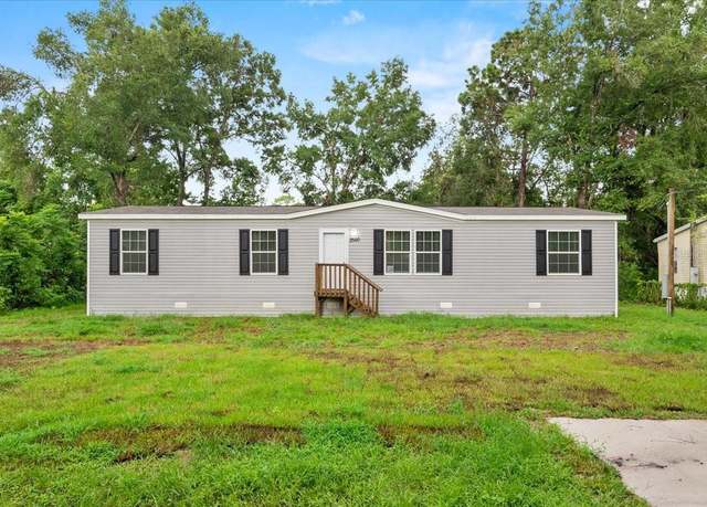 Property at 114 Mark Ave, Lady Lake, FL 32159, 3 beds, 2 baths