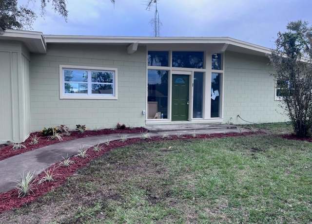 Property at 725 Scenic St, Leesburg, FL 34748, 3 beds, 2 baths