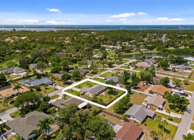 Property at 566 Viridian St, Englewood, FL 34223, 2 beds, 2 baths