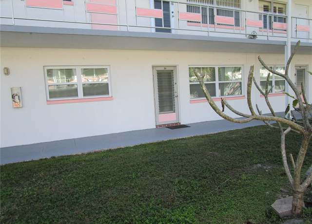 Property at 5876 21st St N #3, St Petersburg, FL 33714, 2 beds, 1 bath